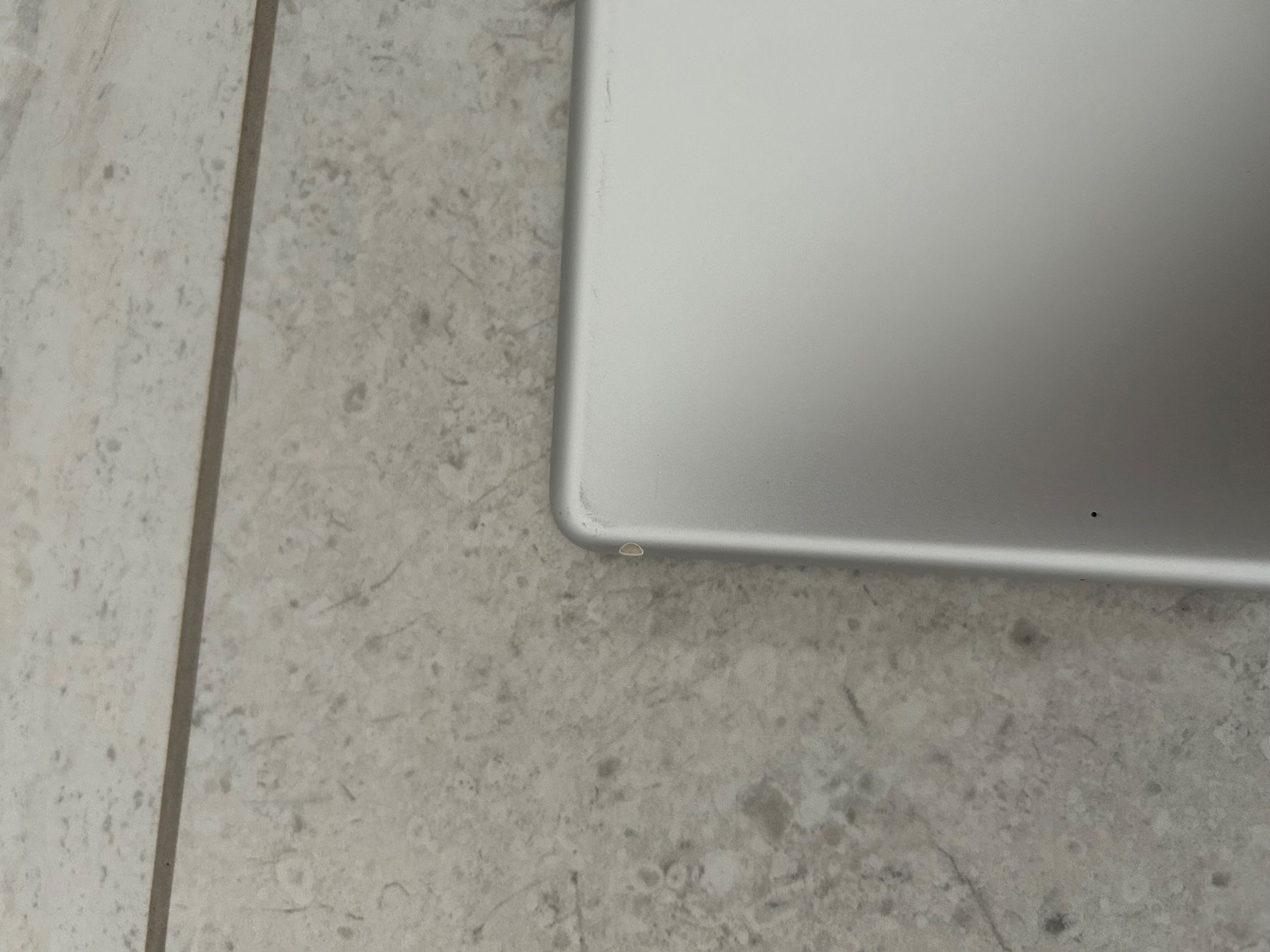 Apple Tablet PC: Tablette Apple iPad 8 génération sans accessoires – Gebraucht aus Bussigny von has_w66y 6