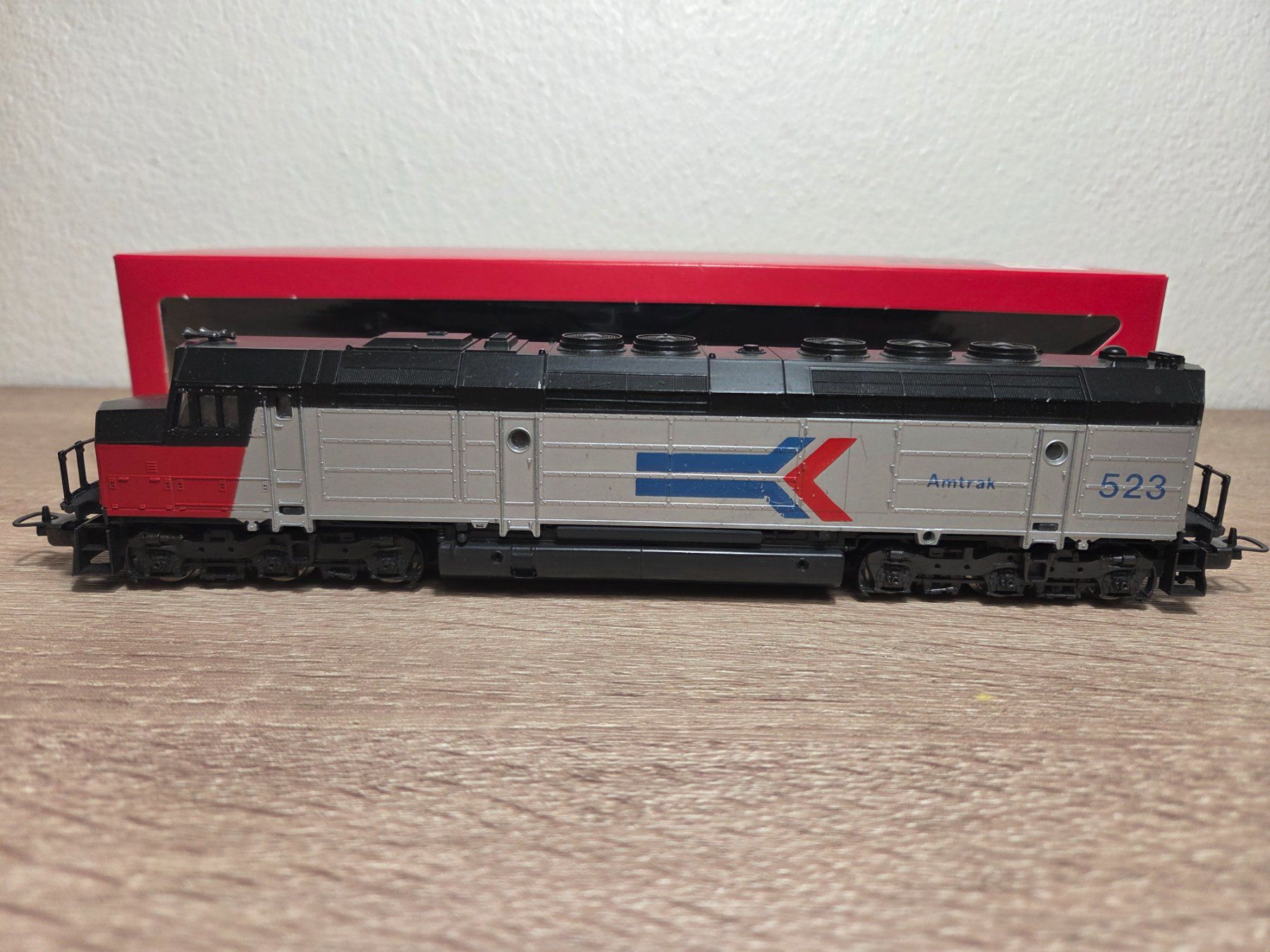 Lima Modelleisenbahnen: Lima 523 Diesellok Amtrak H0 – Gebraucht aus St-Aubin-Sauges von Lo_Go