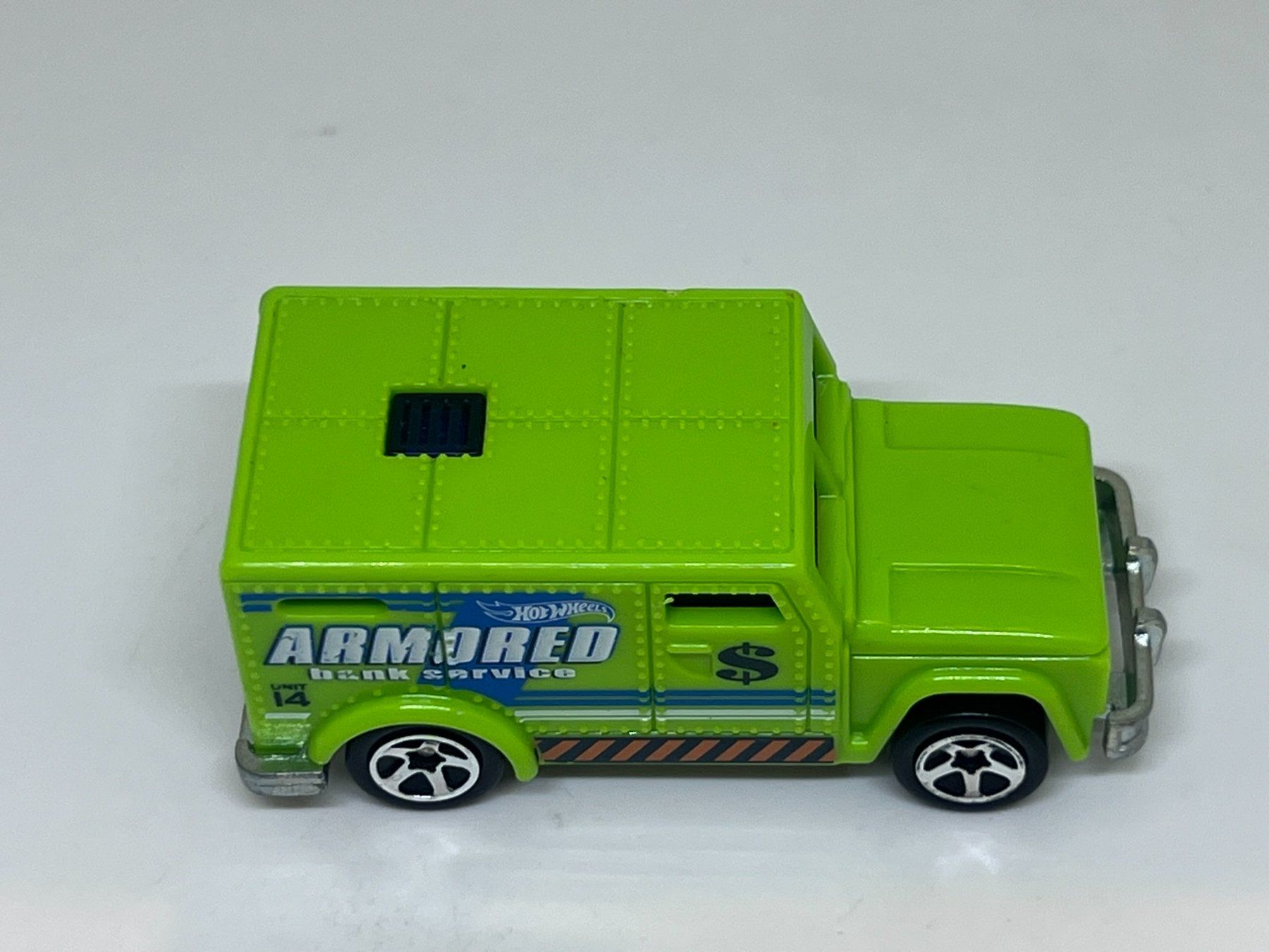 Hot Wheels Modellini d'auto: Hot Wheels Armored Truck #233 – Usato da Wildegg venduto da LaaBoutique 1