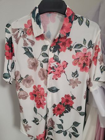 Sommerliches Herren Hemd mit Blumenmuster, Grösse M