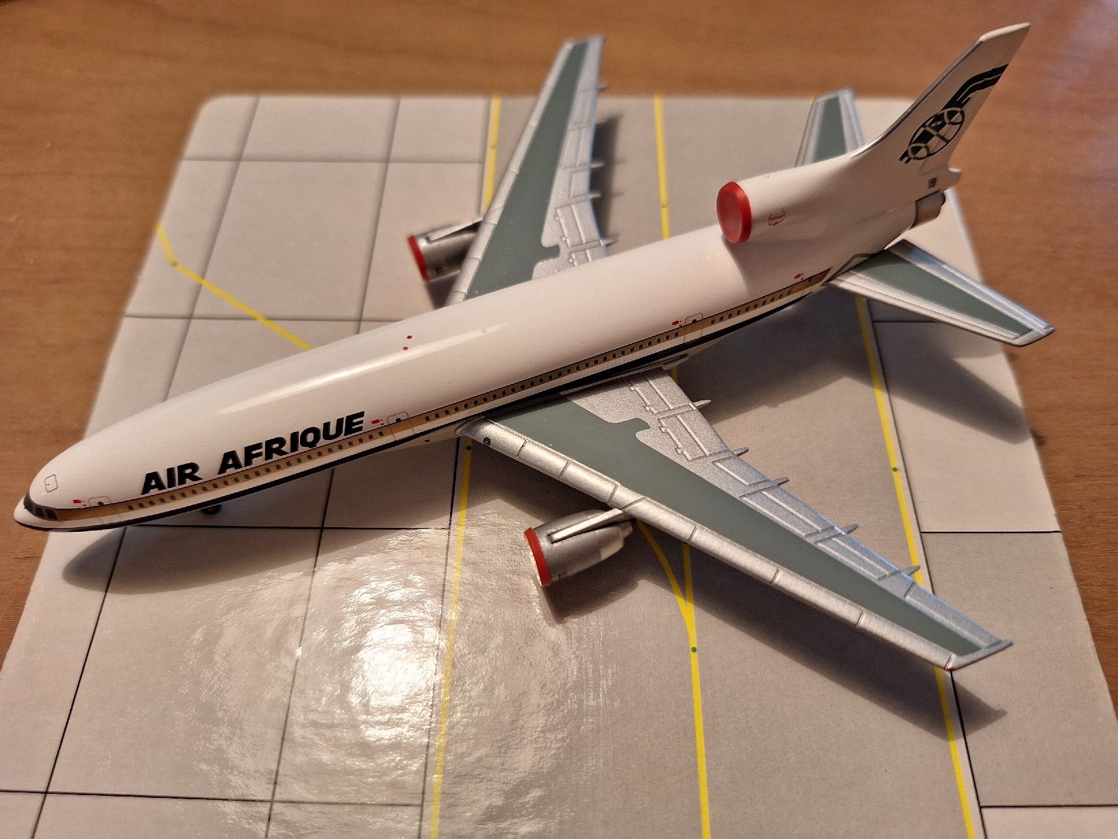 Lockheed Kit di modellismo & Modellini statici: Lockheed L-1011 TriStar Air Afrique Modell 1:400 – Usato da Sargans venduto da nicsam1815 1