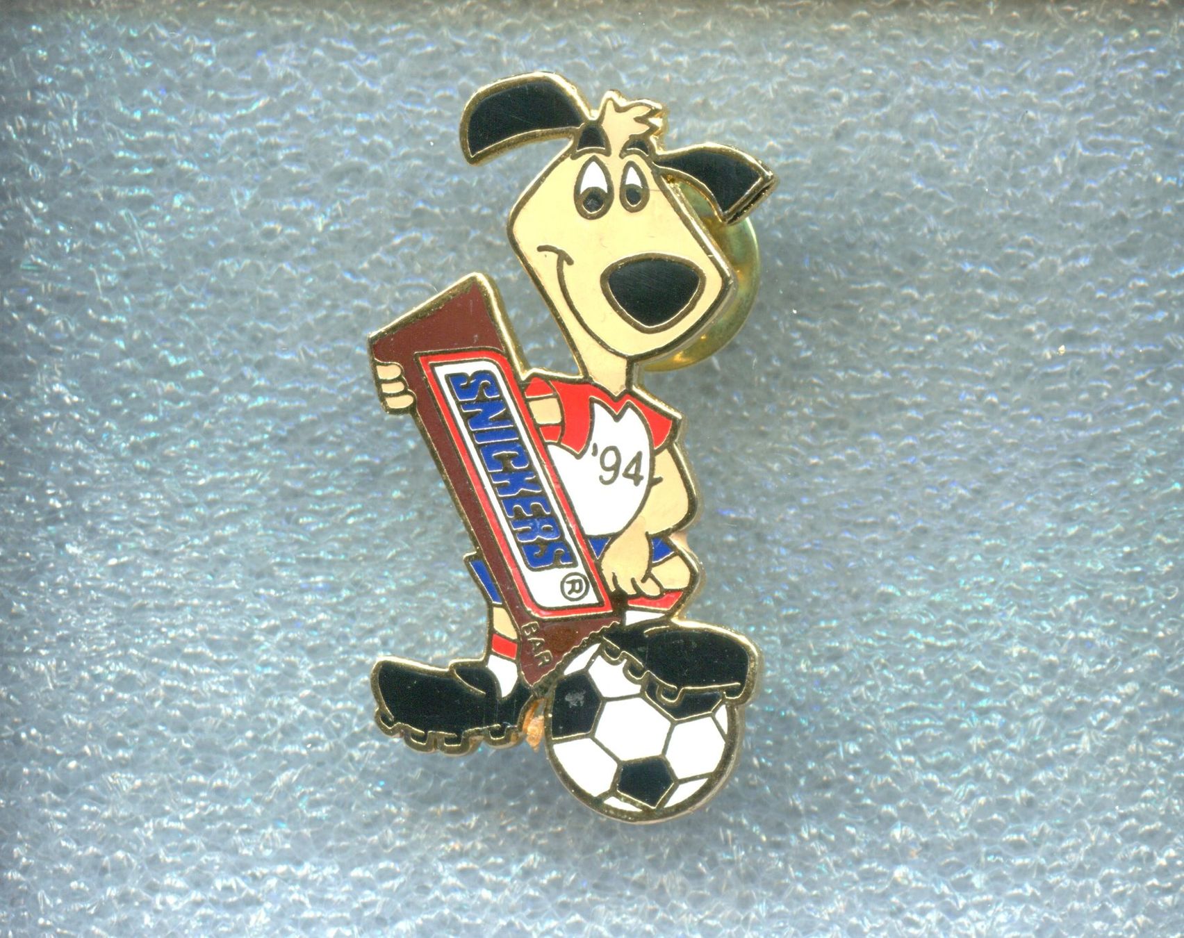 Placchette & Badge: SNICKERS – Usato da Winterthur venduto da Sammleroase