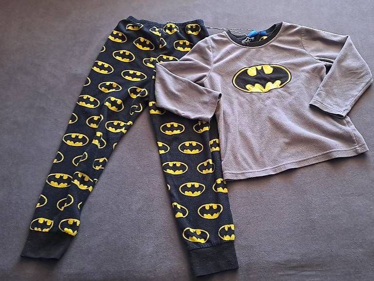 Pyjamas & Ähnliches: Batman Pyjama Gr.128 – Gebraucht aus Oberrieden von Raja011