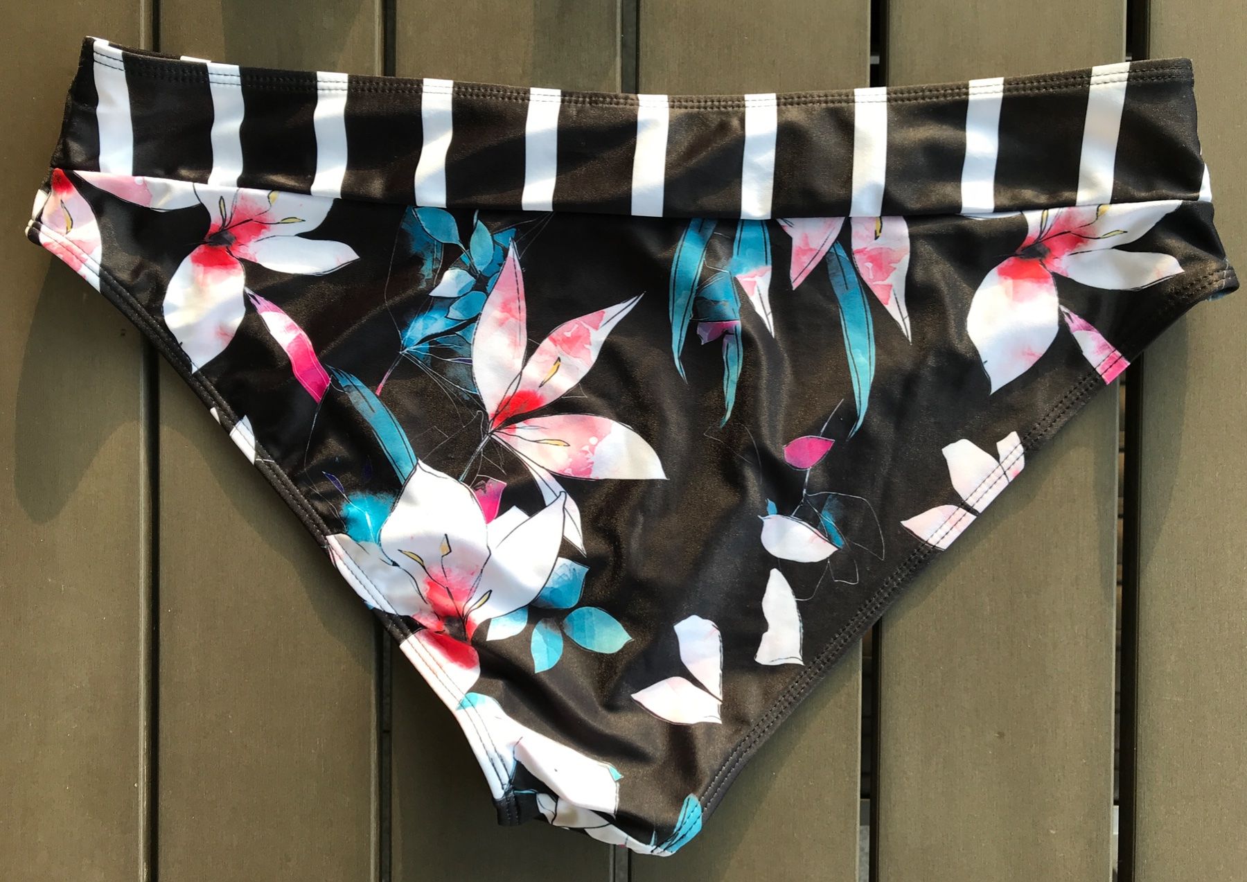 Costumi da bagno & Bikini: Tankini schwarz mit zwei Slips, Gr. 52 – Usato da Ebnat-Kappel venduto da Molton 8
