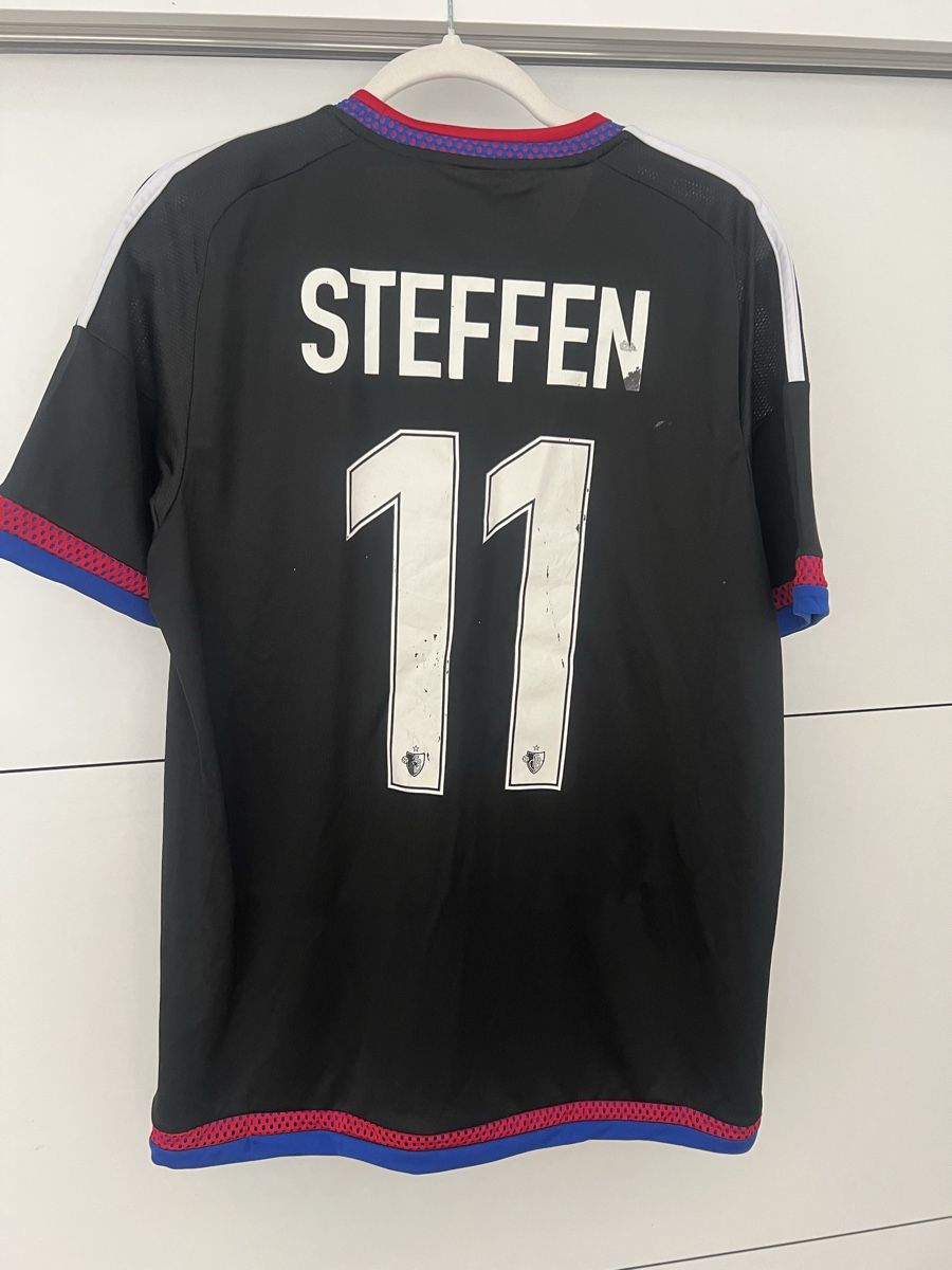 Canottiere & Pantaloni: Fc Basel Steffen Trikot Unterschrieben – Usato da Beinwil am See venduto da justin..