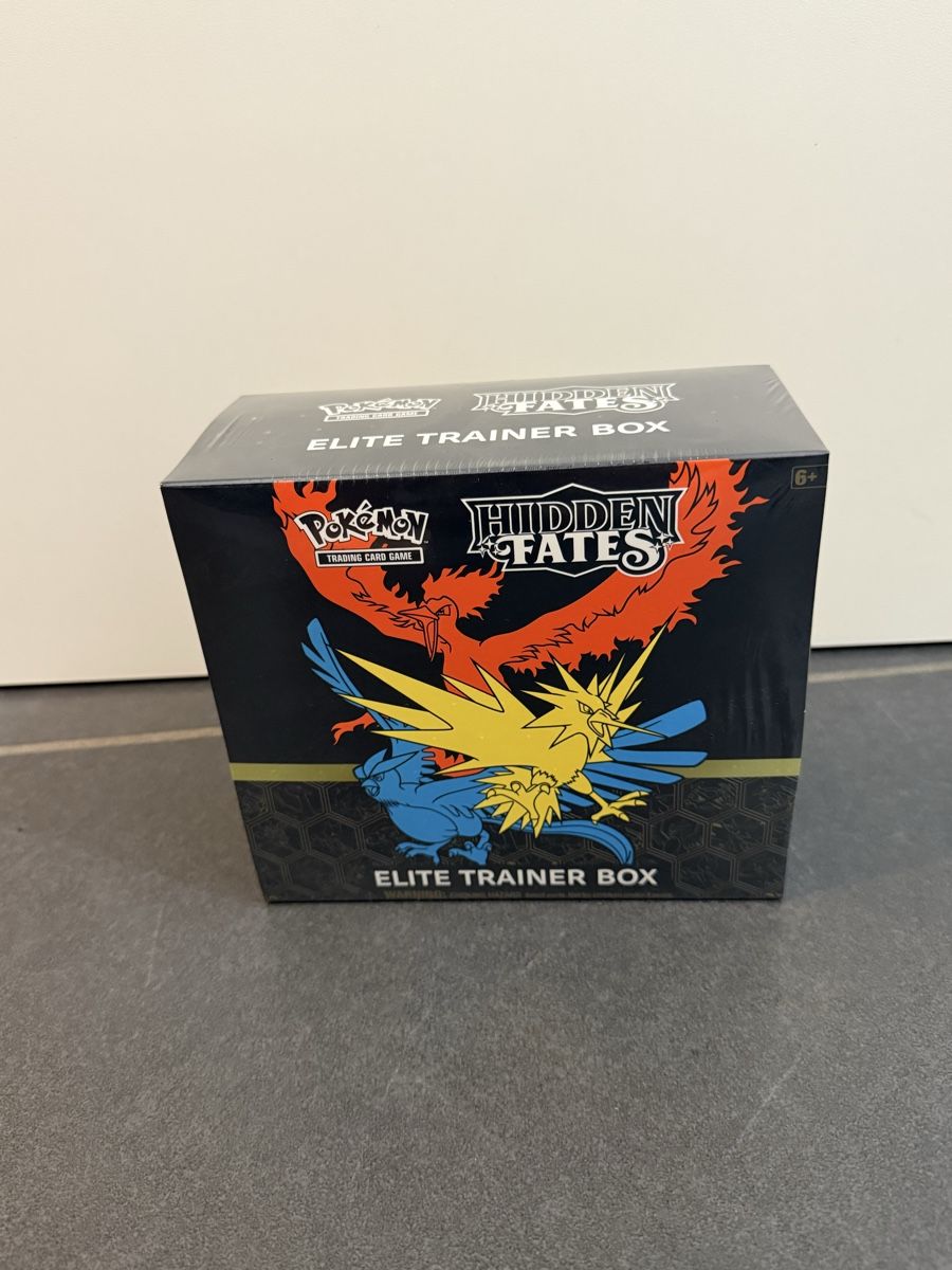 Pokémon Carte collezionabili: Pokemon Hidden Fates Elite Trainer Box – Nuovo e nell'imballaggio originale da Dulliken venduto da speed110