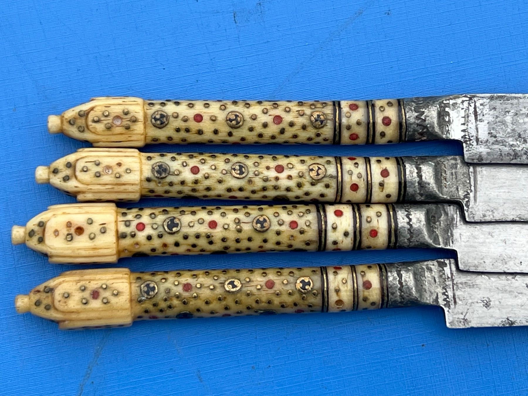 Besteck: 4 antike Sarajevo Messer 18 cm lang – Gebraucht aus Unterengstringen von  2