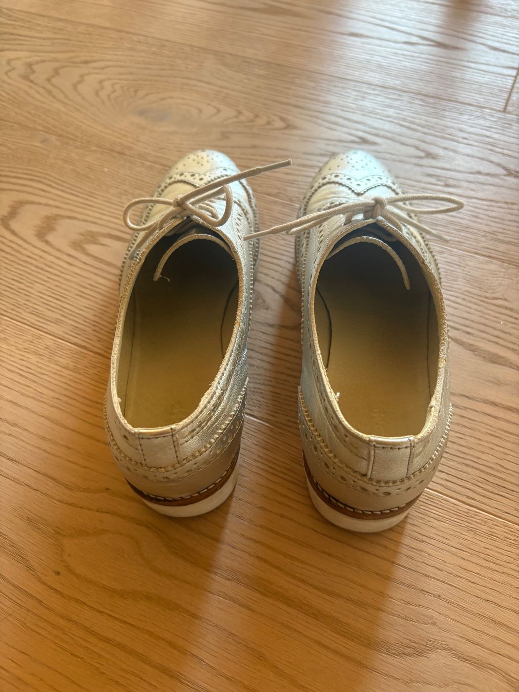 Damenschuhe: Silberne Schuhe Grösse 39 – Gebraucht aus Langnau am Albis von mha_2mts 4