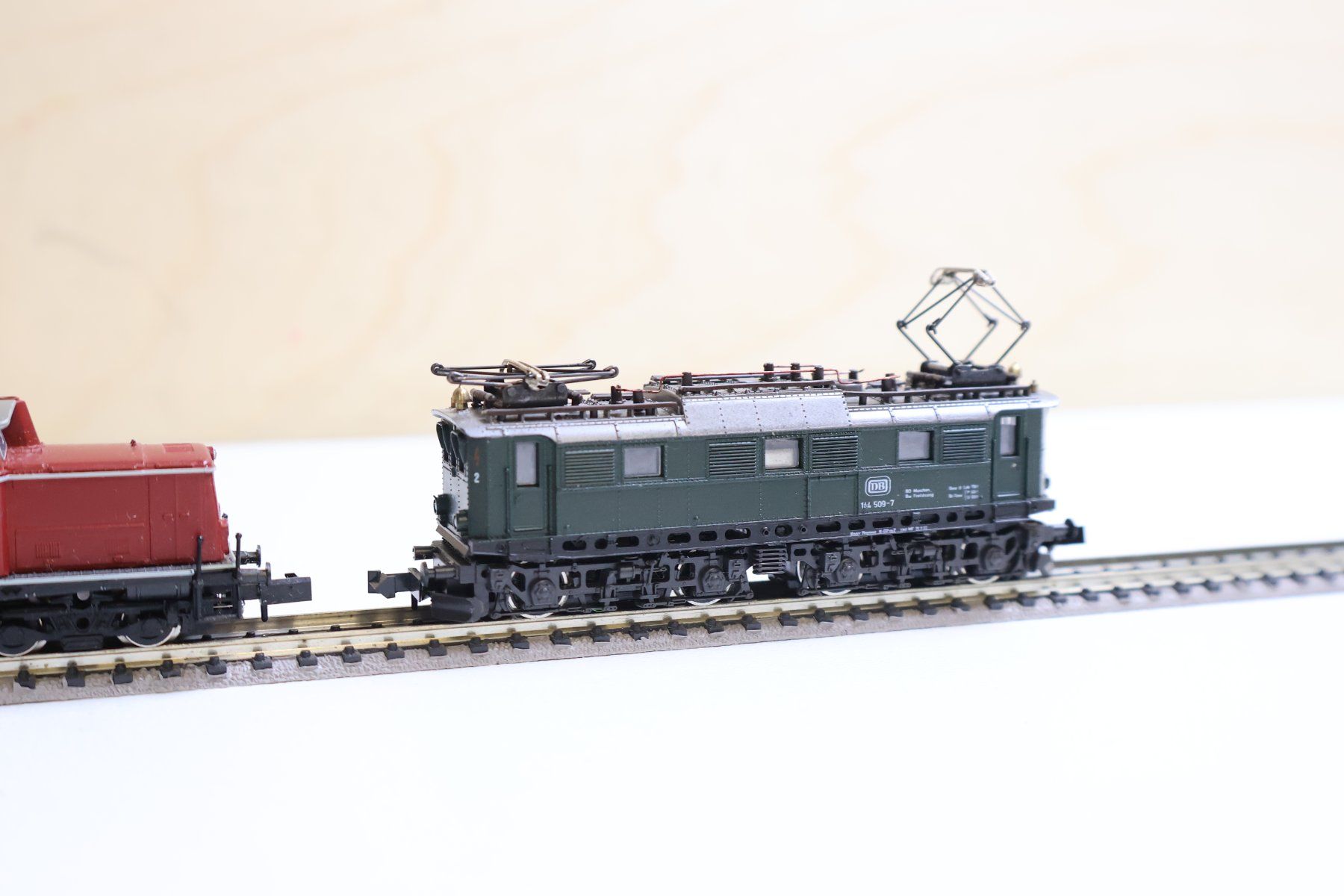 Fleischmann Modelleisenbahnen: Fleischmann/Roco Rangierlok mit Telex + E-Lok  - Spur N – Gebraucht aus Winterthur von Monstera 4