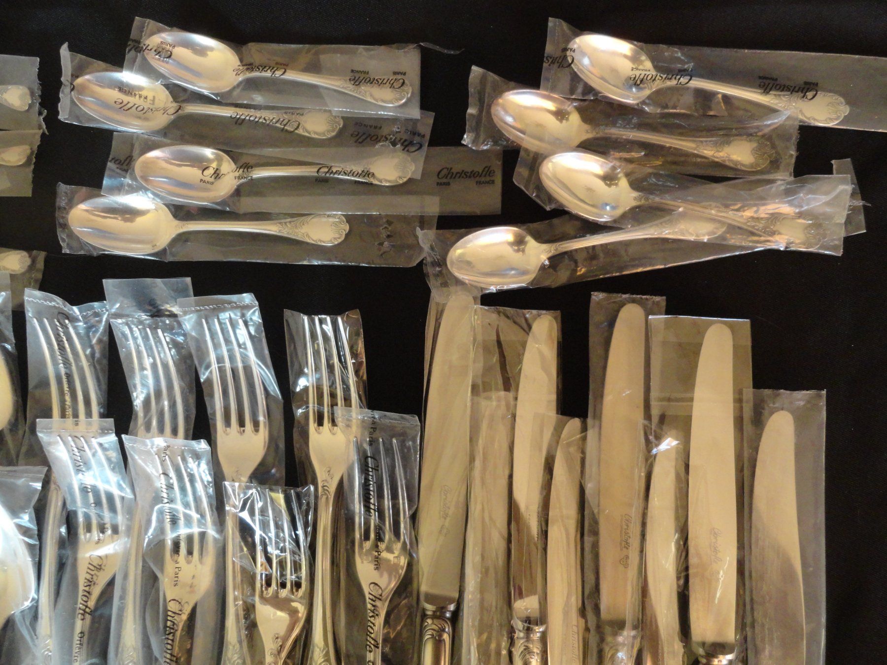 Christofle Bestecksets: - 64 COUVERTS DIVERS CHRISTOFLE ORIGINAL MARLY NEUF – Neu und originalverpackt aus Morges von argento.oro.65 7