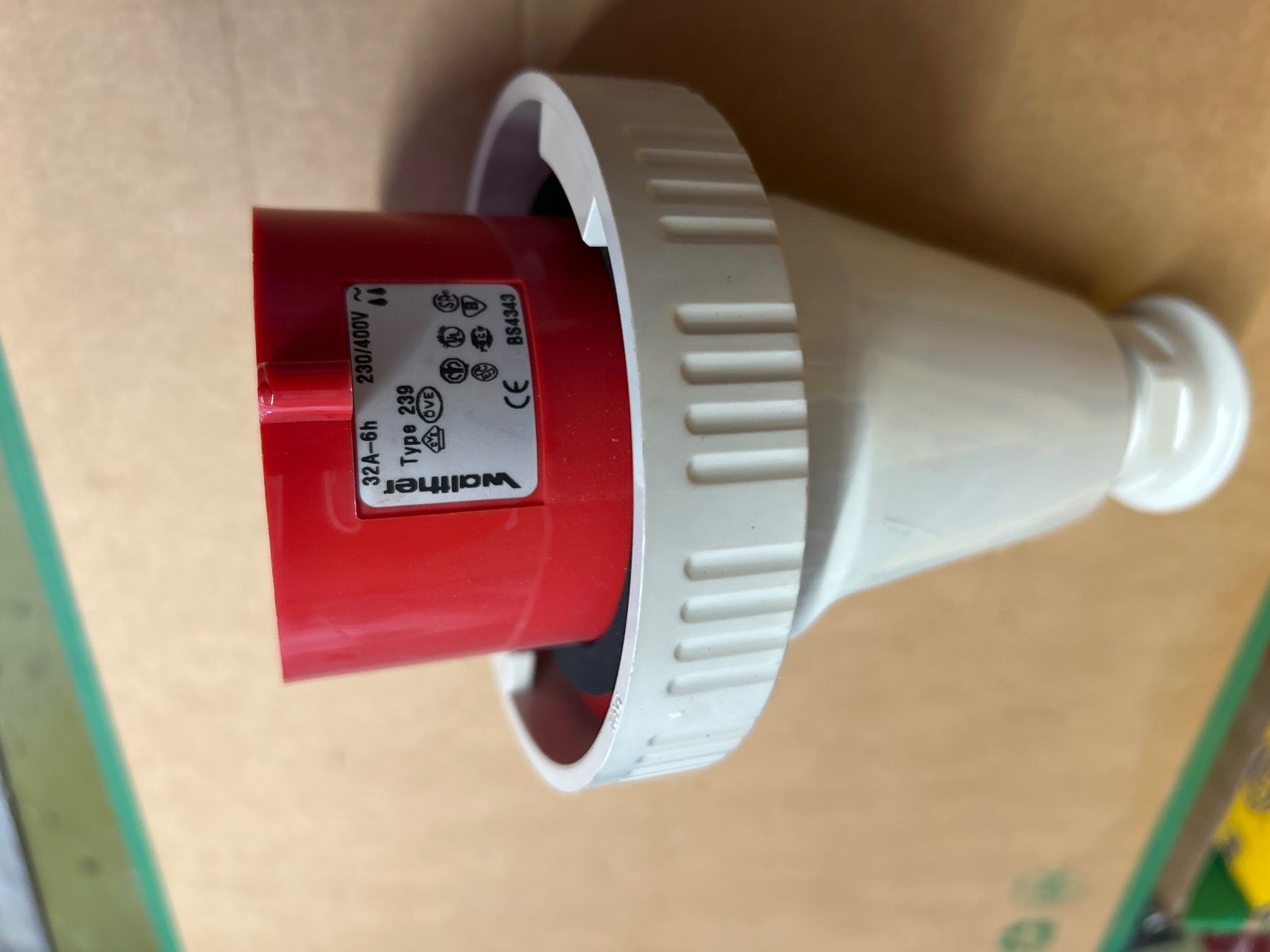 Stecker: Walther CEE Stecker 32A 400V Typ 239 gebraucht – Gebraucht aus Galgenen von mk8_mc9b