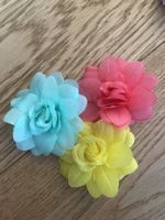 Lot de trois fleurs à cheveux