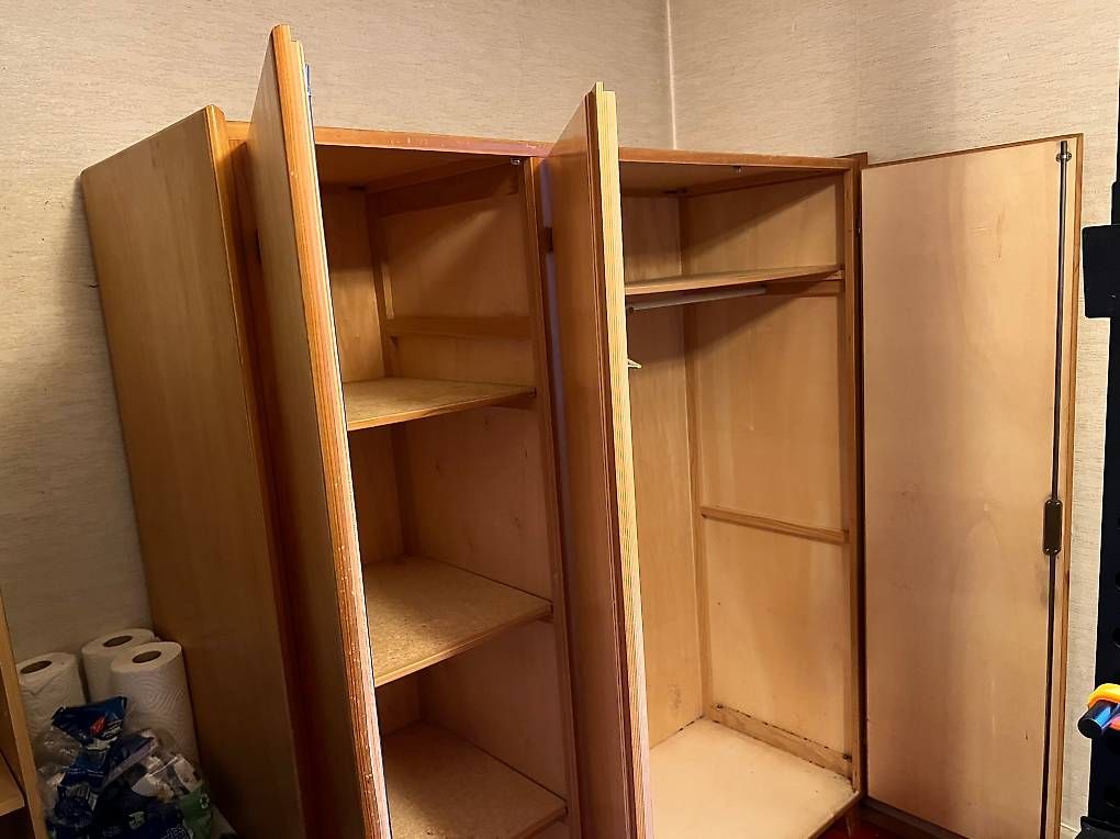 Armadi: Kleiderschrank mit Regalen – Usato da Wallisellen venduto da starkrossed