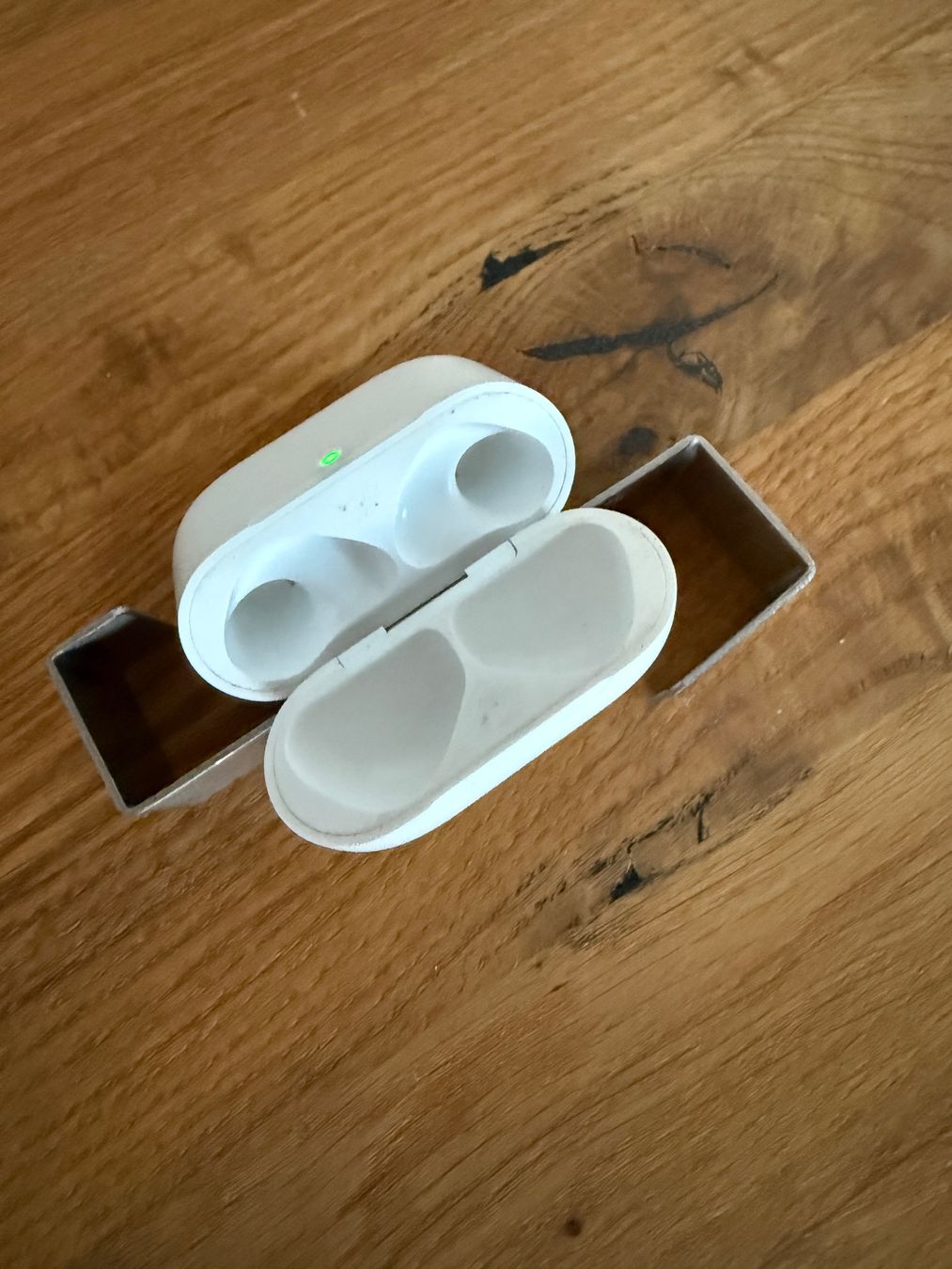 Apple Casques audio: APPLE AirPods 4 Charging Case – D'occasion à Lausanne par Nine1982 2
