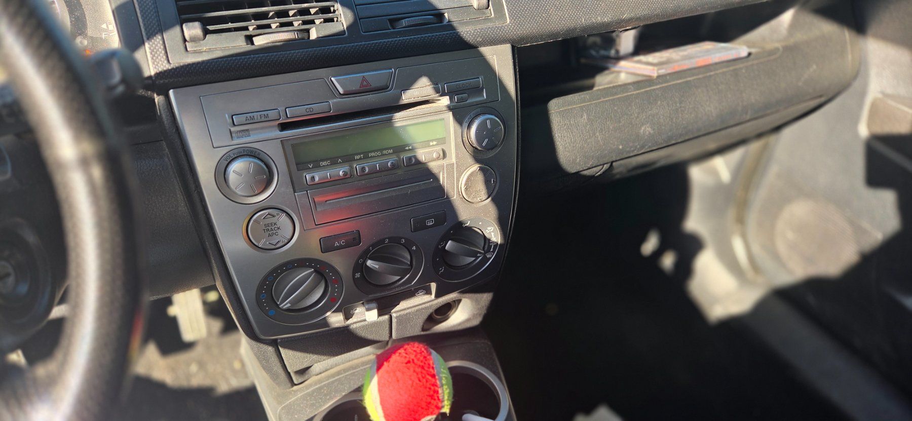 Mazda Autos: Mazda 2 1,6 Jg 2006 – D'occasion à Pfaffnau par Sima68 3