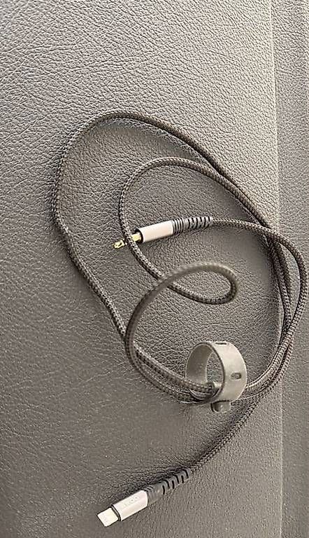 Kabel: AUX KABEL – Gebraucht aus Zürich von vic_km9q 1