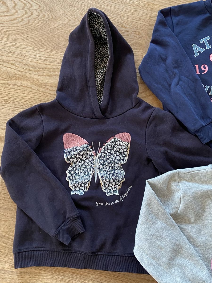 H&M Pulls et sweat-shirts: Pullover H&M Gr. 122/228 – D'occasion à Lützelflüh-Goldb par N.H. 3