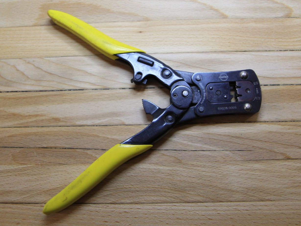 Molex Tutti gli attrezzi: Crimpzange Molex 69008-0005 – Usato da Hölstein venduto da Kraftpaket