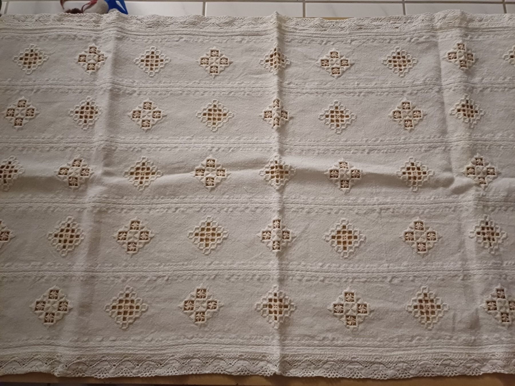 Coperte: Tischläufer mit Hardanger Stickerei – Usato da Windlach venduto da lanuj