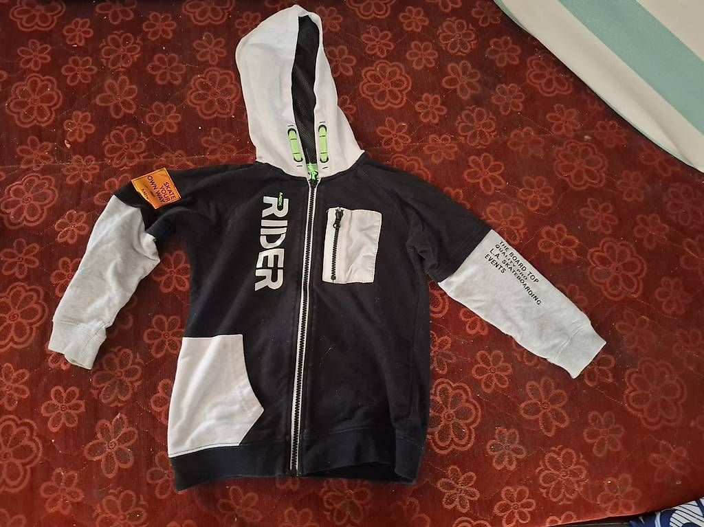 Lotti & Set di vestiti: Kinderkleider Set  Übergangszeit, ca. 4+ Jahre – Usato da Eichberg venduto da sil_6ty6