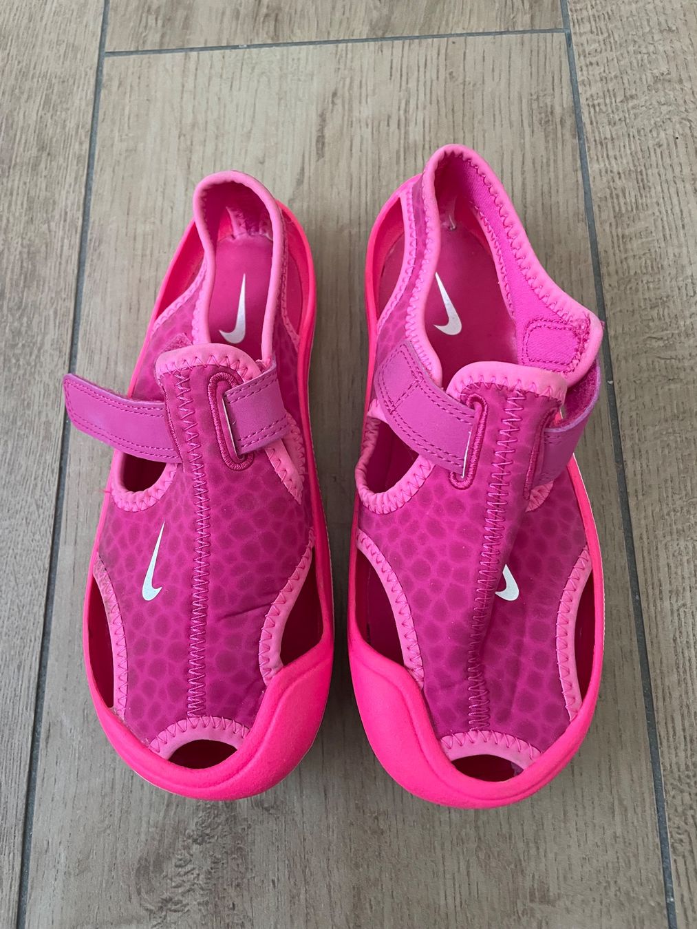 Nike Scarpe per ragazze: Nike Badeschuhe Gr. 31 NEU – Nuovo (secondo la descrizione) da Waltenschwil venduto da hansnine