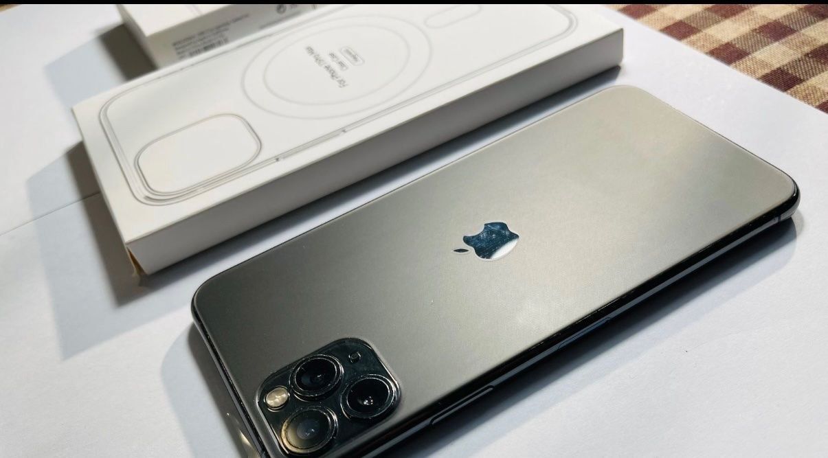 Apple Telefoni cellulari / Smartphones: iPhone 11 Pro (64GB) Akku 99% – Usato da Luzern venduto da Waince786
