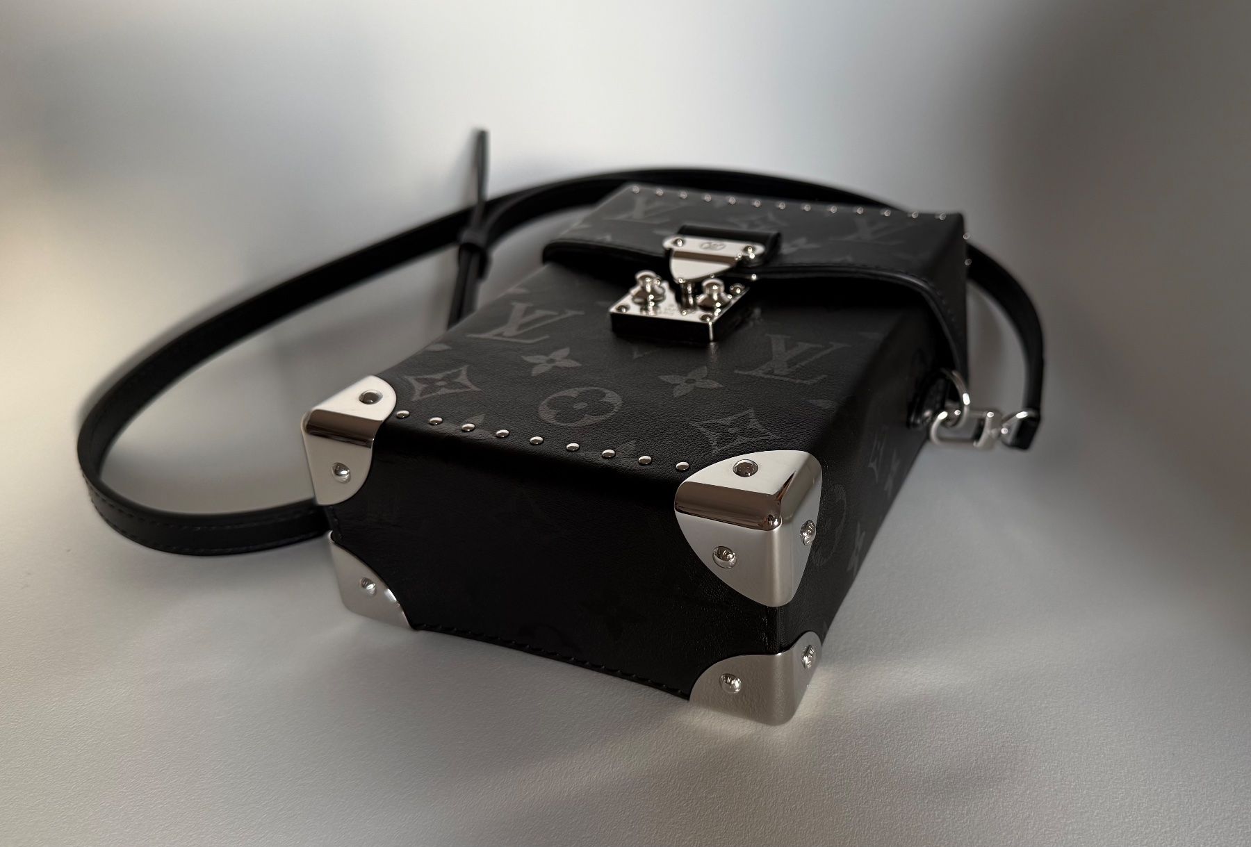 Louis Vuitton Borse: Louis Vuitton Soft Trunk "Camera Box" (schwarz, ungebraucht) – Nuovo (secondo la descrizione) da Bern venduto da lin_hf2p 1