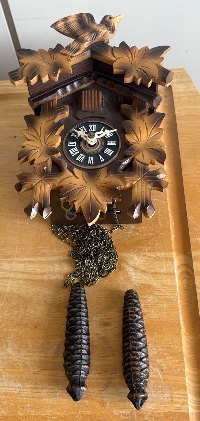 Orologi: Kuckucksuhr Holz mit Gewichten – Usato da Basel venduto da SG1973