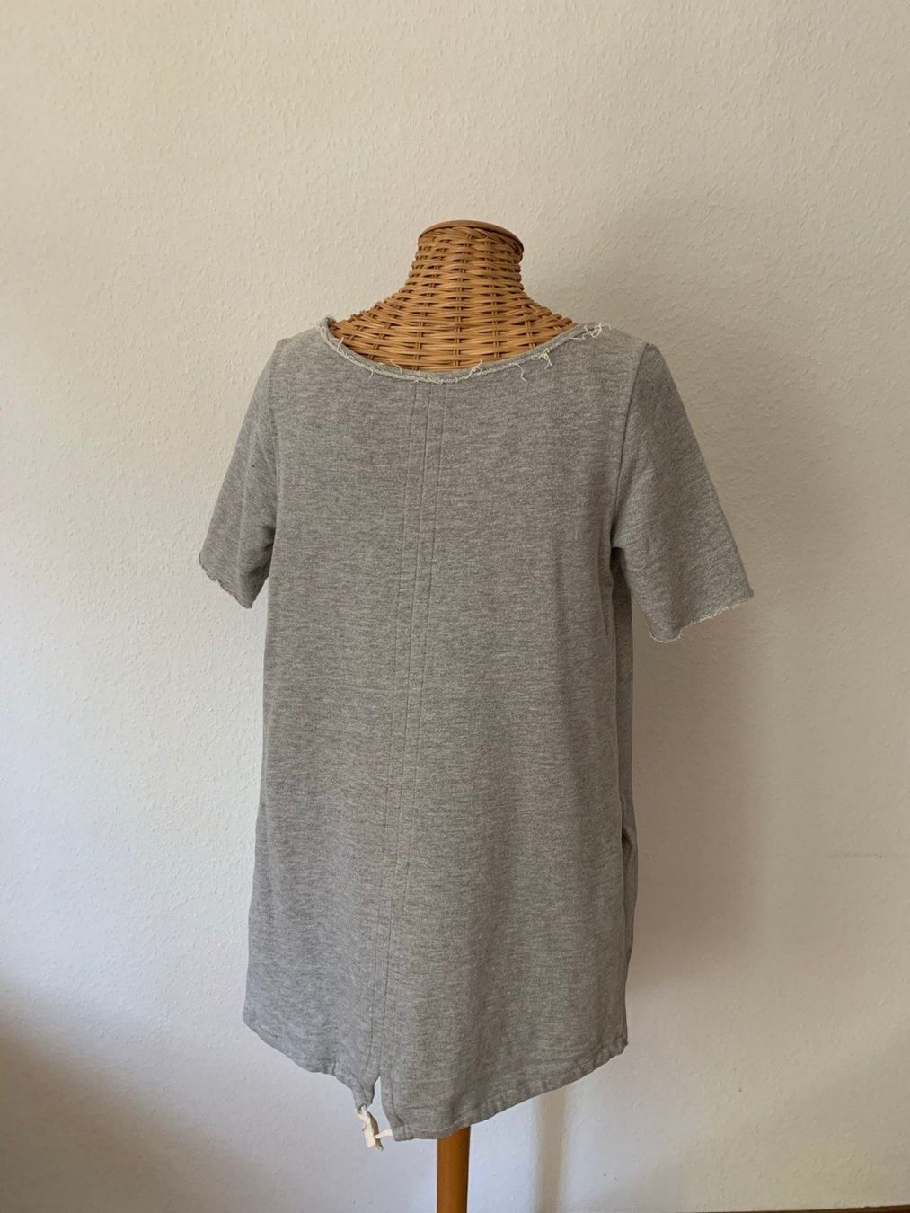 Kleider: Sweatshirt Kleidchen hellgrau silbern 40 – Gebraucht aus Zürich von Diazaio 2