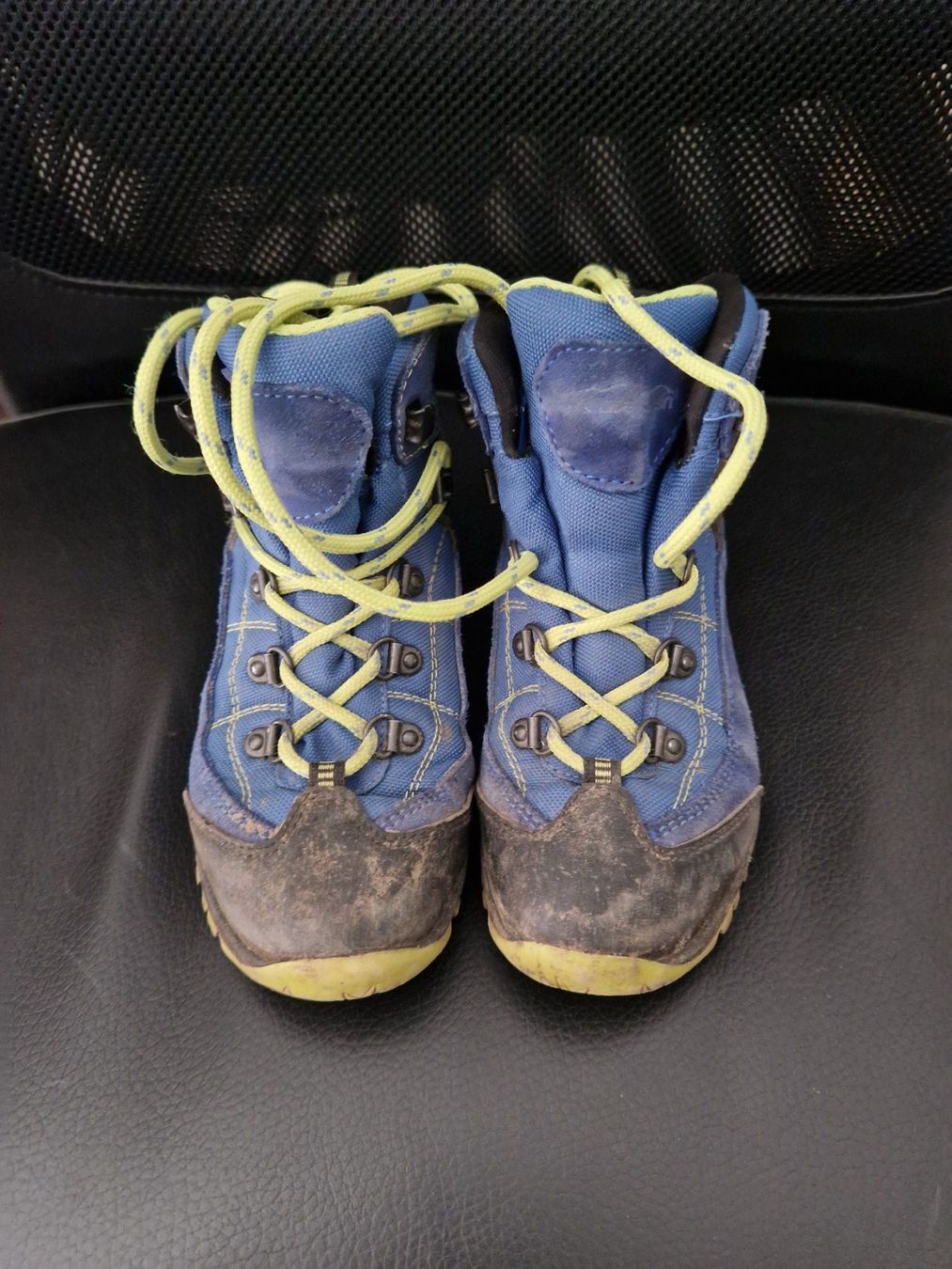 Scarpe per ragazzi: Kinder Wanderschuhe blau Grösse 32 gebraucht – Usato da Boswil venduto da yvonne74