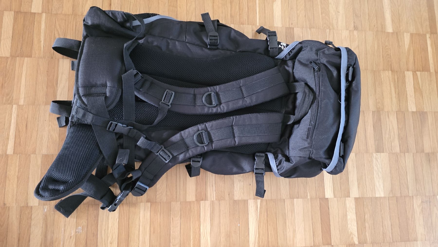 Zaini: Wanderrucksack Big Tramp Phantom Pro 40 schwarz grau  – Nuovo (secondo la descrizione) da Greifensee venduto da 08monika 2