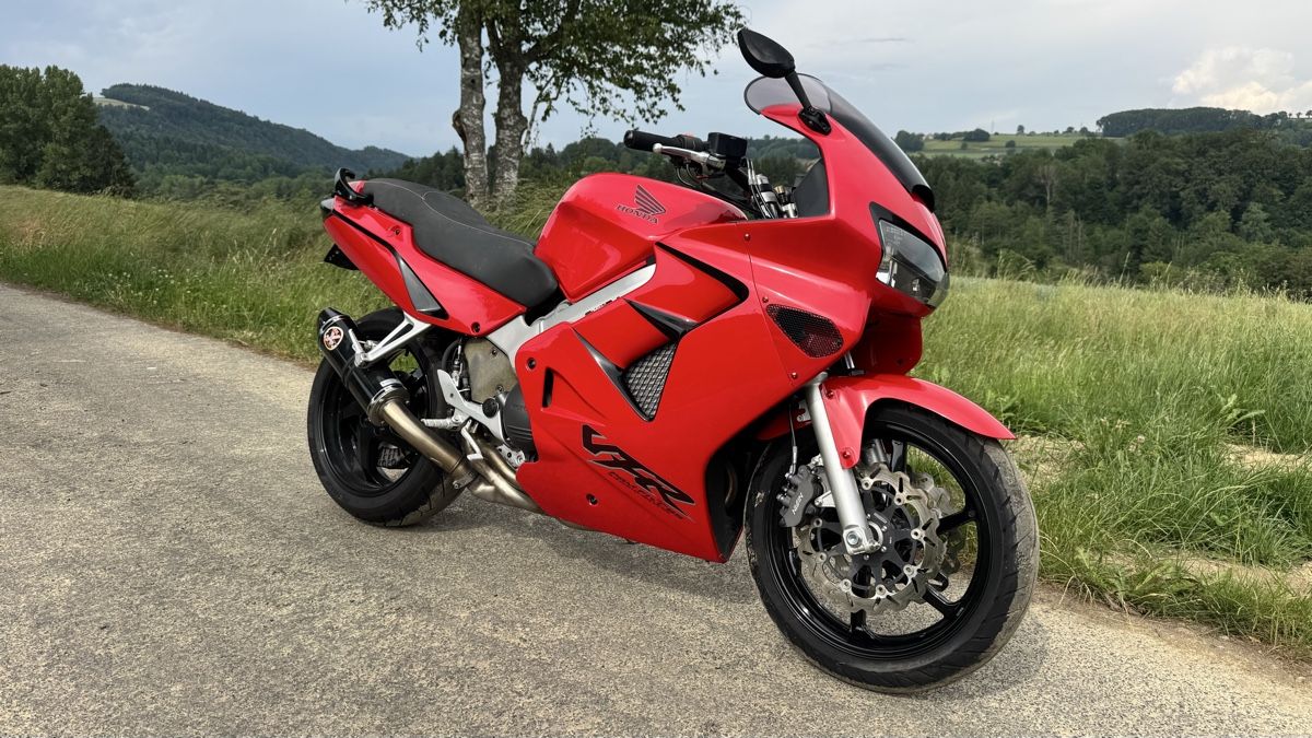 Honda Strasse: Honda VFR 800 Fi – Gebraucht aus Cheyres von JBLcharly