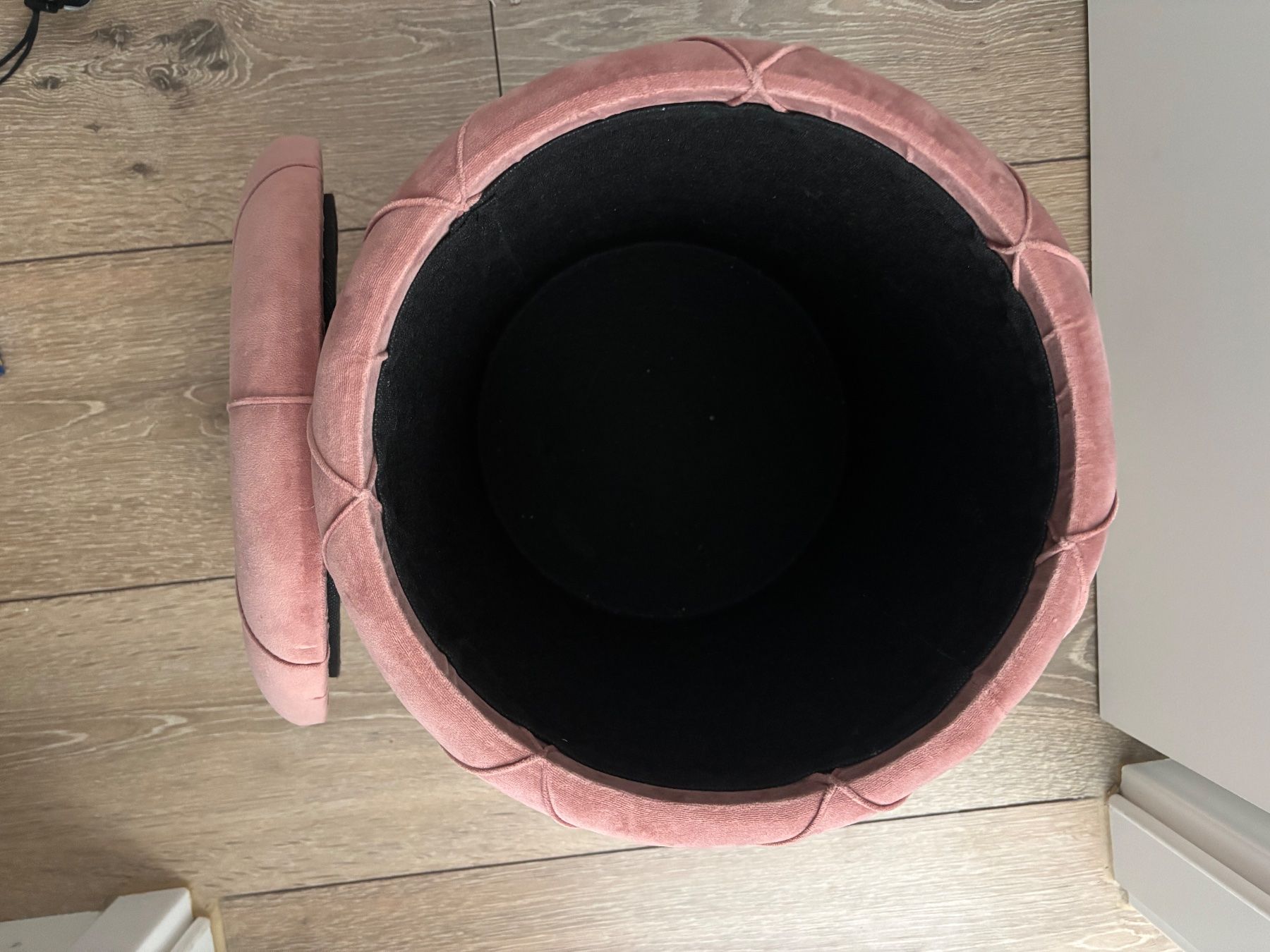 Tabourets: Samthocker mit Stauraum – D'occasion à Zürich par lui_r26y 2