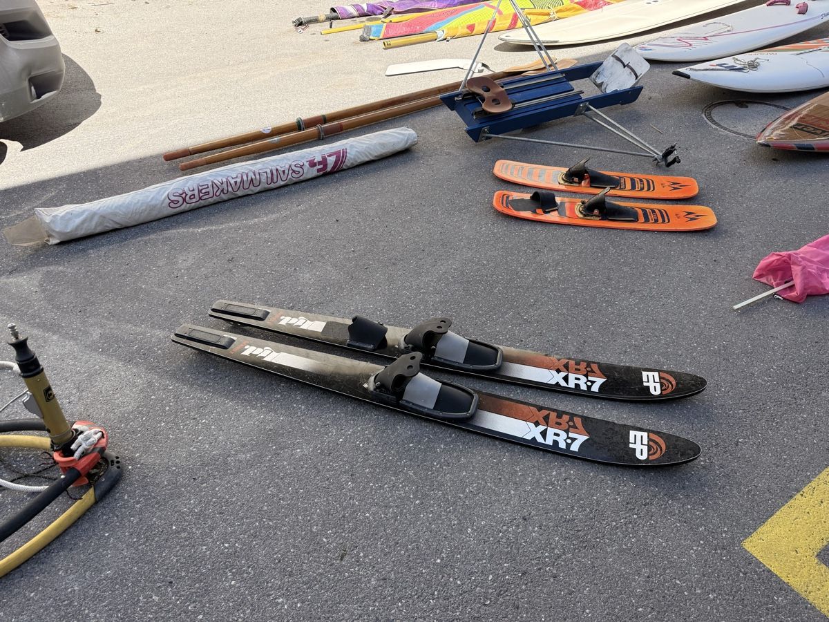 Tavole da surf e di nuoto: Top Windsurf - Surfboard - Surfbrett + Ausrüstung – Usato da Näfels venduto da Meelis 8