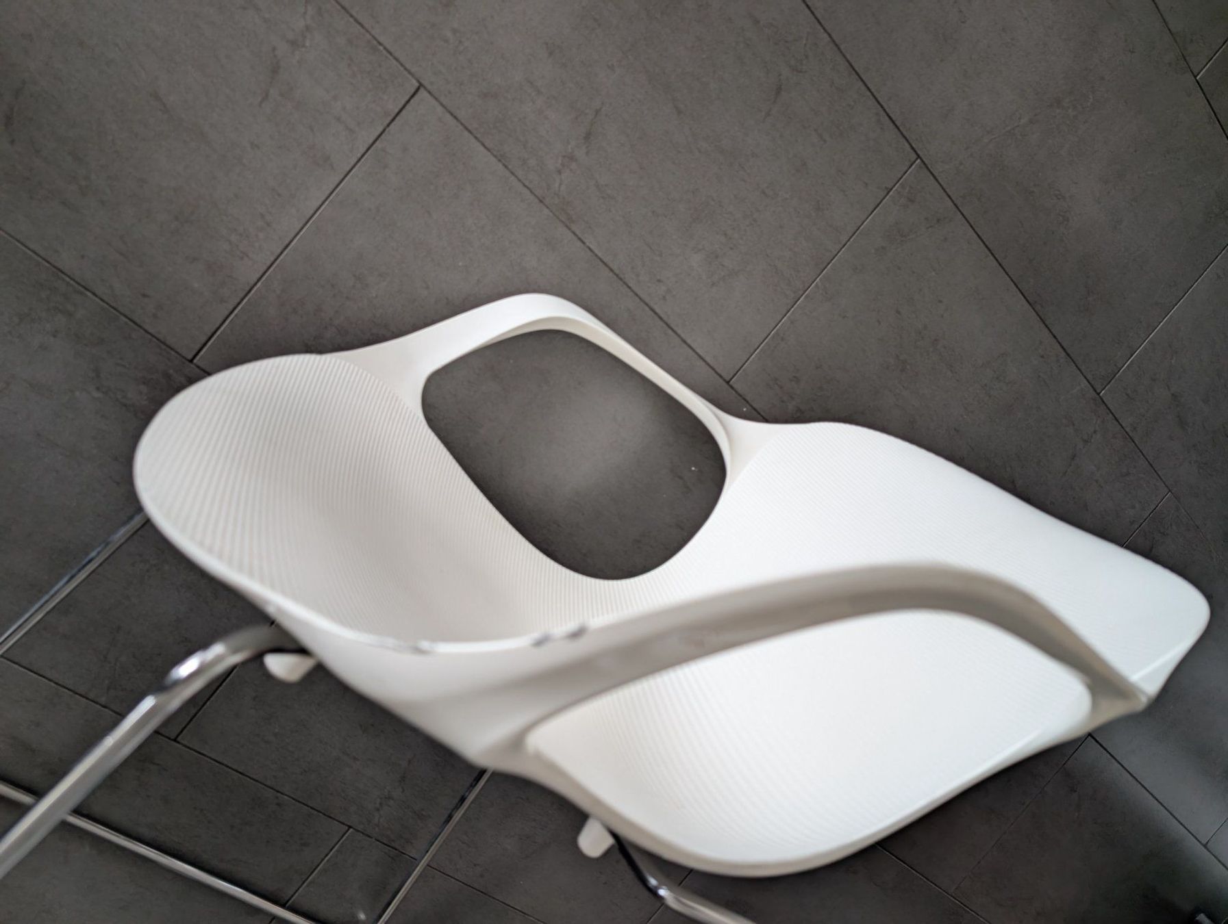 Fritz Hansen Sedie: Chaise Kristalia Fritz Hansen – Usato da Chézard-St-Martin venduto da Pieralory 3