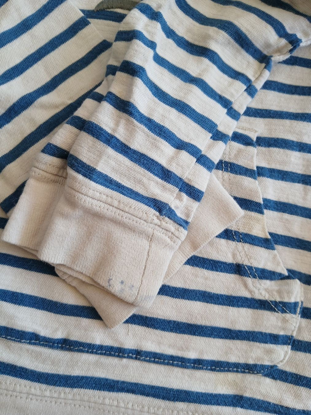 Oshkosh Pullover & Sweatshirts: 5 T Oshkosh Pulli  – Gebraucht aus Sevelen von boutiquenounou 2
