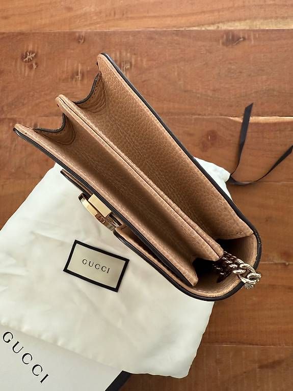 Gucci Taschen für Damen: Gucci Umhängetasche mit Goldkette – Gebraucht aus Basel von Mariaberi 1
