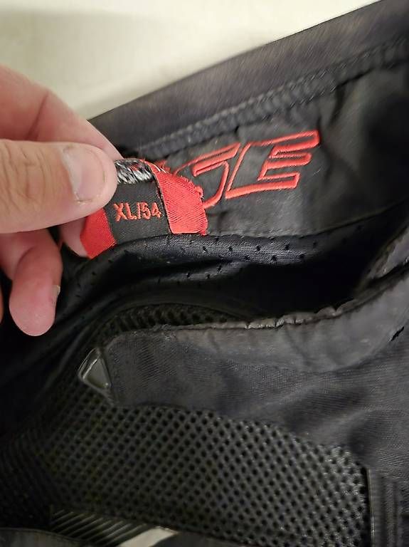 Lots de vêtements: Motorradkleider – D'occasion à Kaisten par Sam088 1