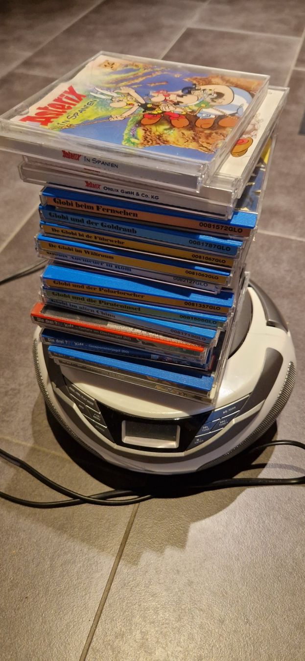 Livres audio: CD's Globi, 3 Fragezeichen, Asterix inkl. CD Player – D'occasion à Winterthur par Tulipane