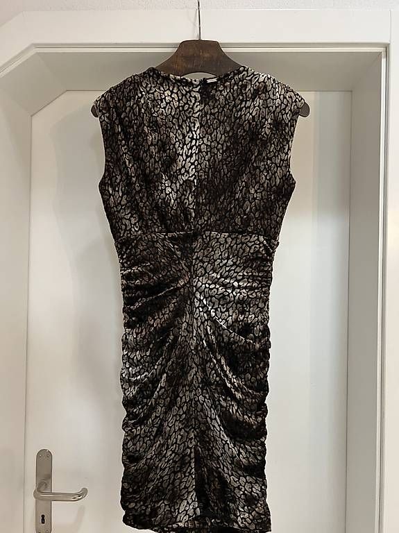 Kleider: Robe Guess motif animalier velours – Gebraucht aus Echallens von fayetrahel 1