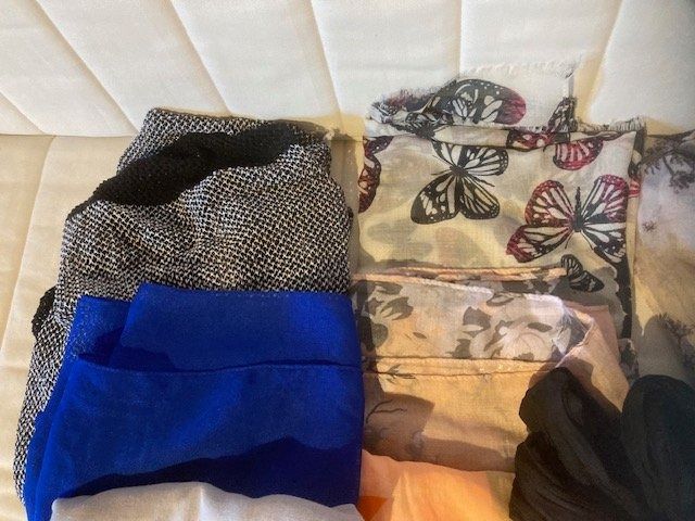 Foulard & Sciarpe: Lot tour de cou - châle - divers – Usato da Vauderens venduto da lau260962 1