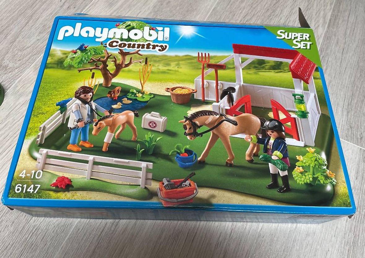 Playmobil Giocattoli: Playmobil - 6147 - Superset Paddock avec chevaux – Usato da Lonay venduto da sinai20