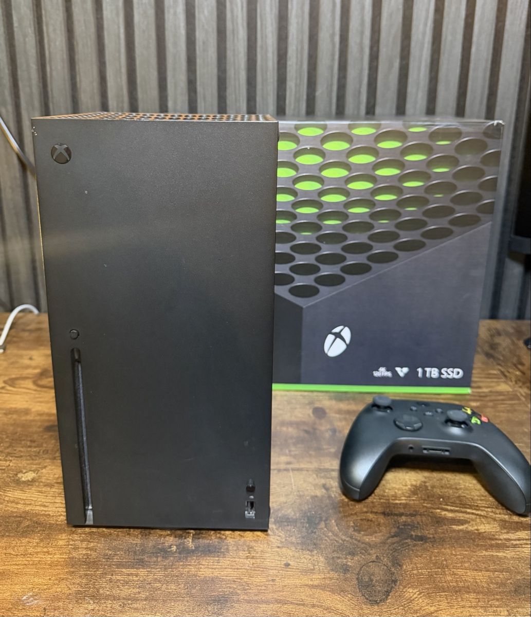 Microsoft Console: XBOX Series X mit Elite Controller+Headset+Monitor – Usato da Abtwil SG venduto da cst_a7v