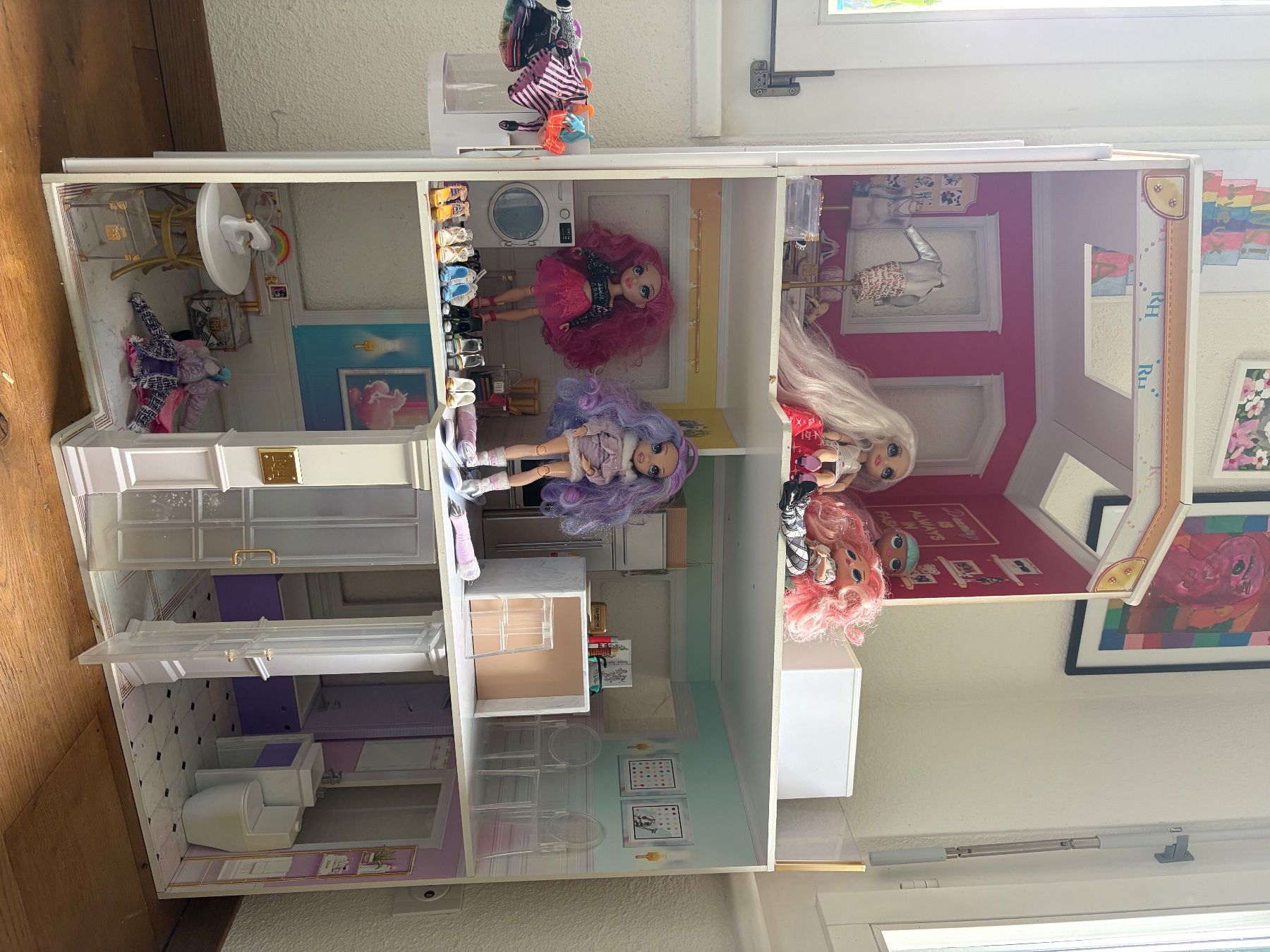 MGA Case e mobili per bambole: Rainbow High Doll House with Accessories Used Condition – Usato da Obfelden venduto da Anne55