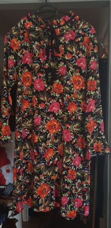 Sandro schönes blumiges Kleid Gr. 3