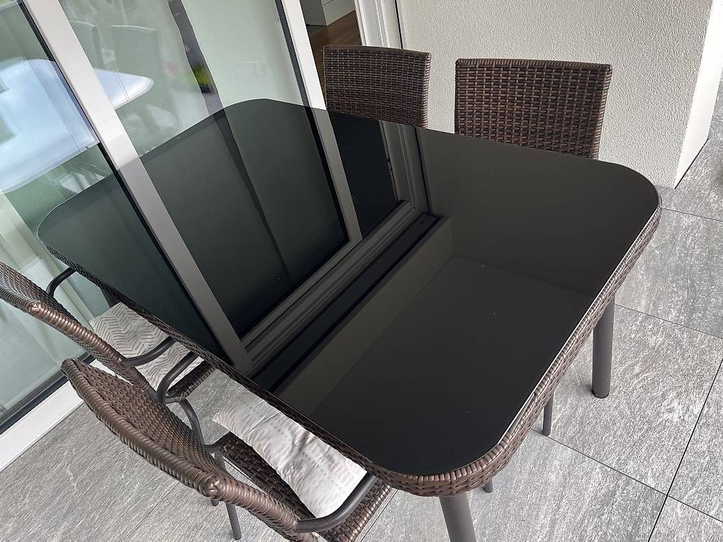 Tavoli: Balkontisch mit schwarzer Glasplatte inkl. 4 Stühlen – Usato da Bütschwil venduto da Positano99 2