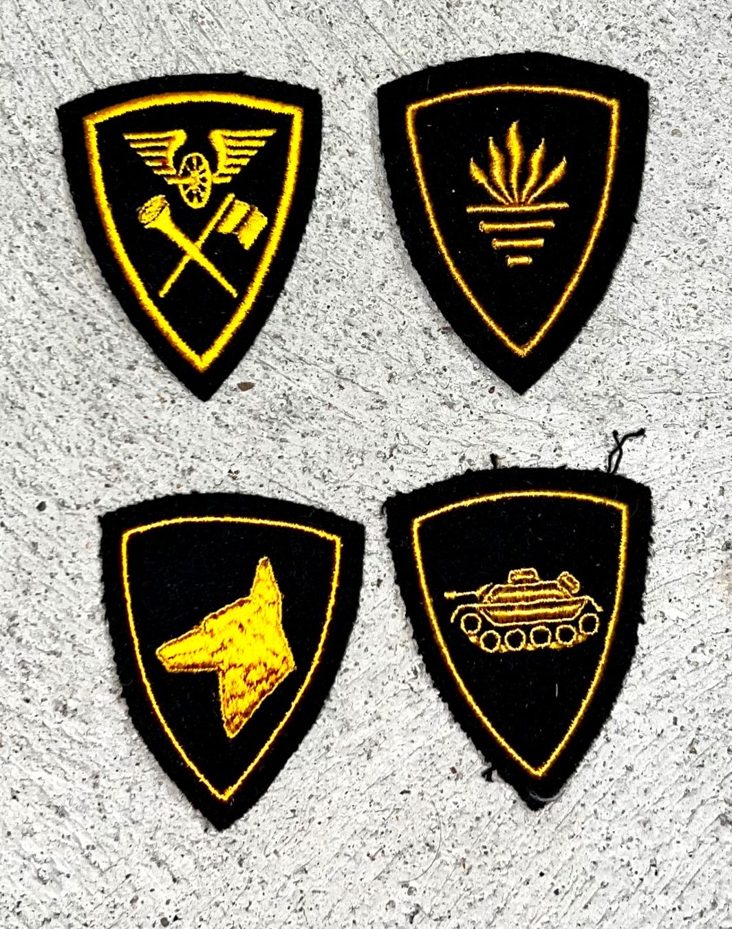 Schweizer Armee Placchette & Badge: 4 badge spécialiste armée abzeichen panzer uniforme – Usato da Nyon venduto da 65d45
