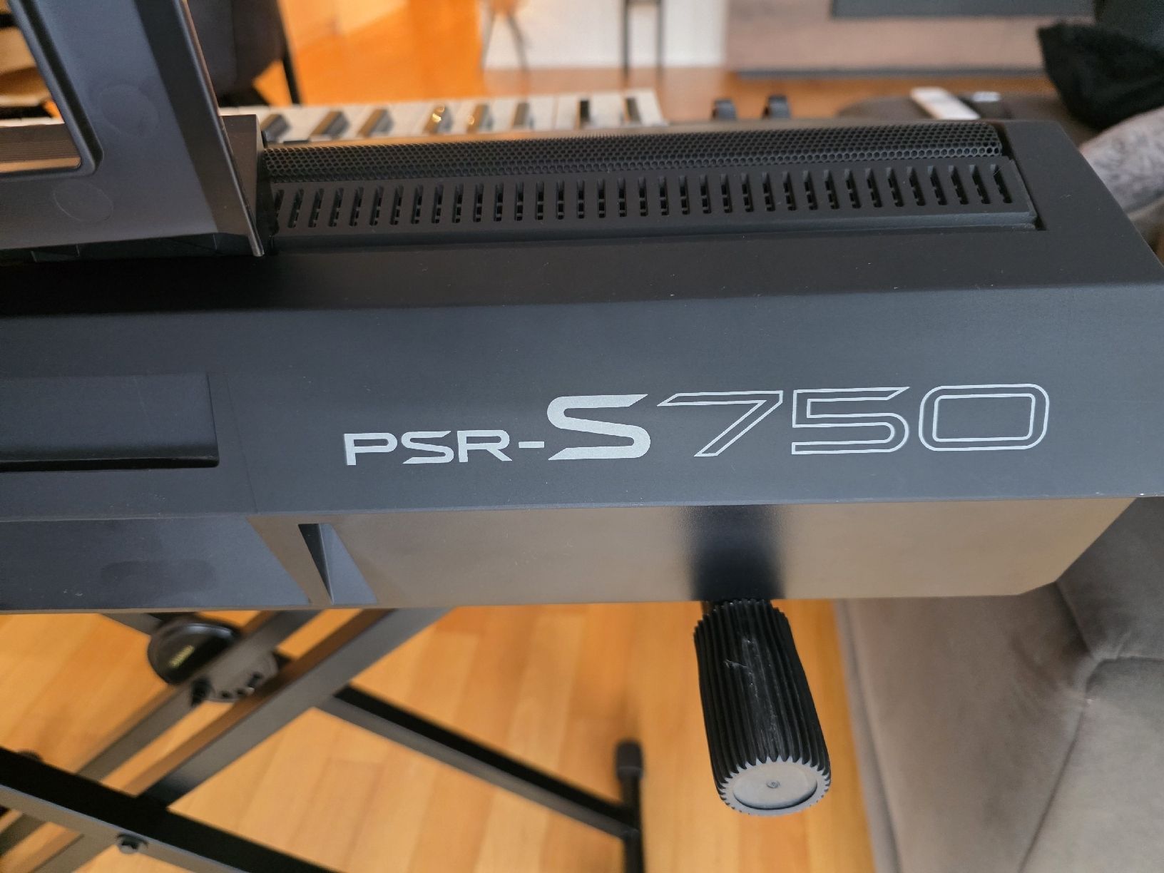 Yamaha Strumenti musicali: Yamaha PSR-S750 Keyboard – Usato da Zwingen venduto da Vader.