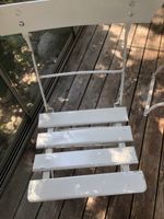 Weisser antiker Gartenstuhl