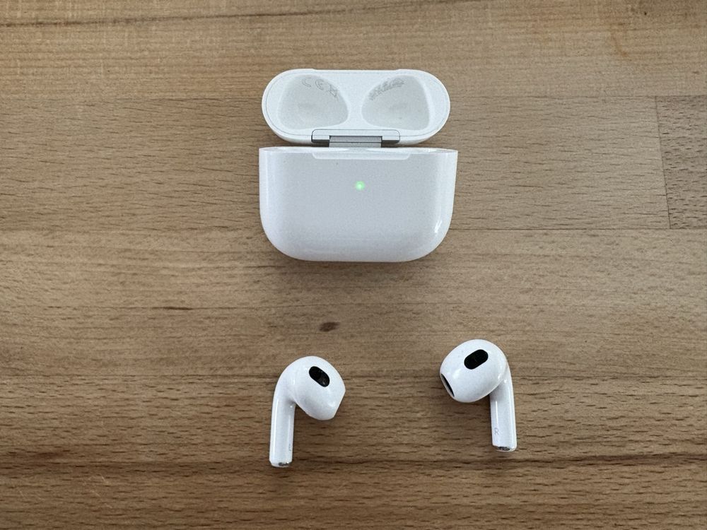 Apple AirPods (3rd Generation) 3